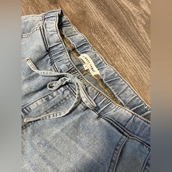 Almost Famous Mom Jogger Jeans - Picture 2 of 8